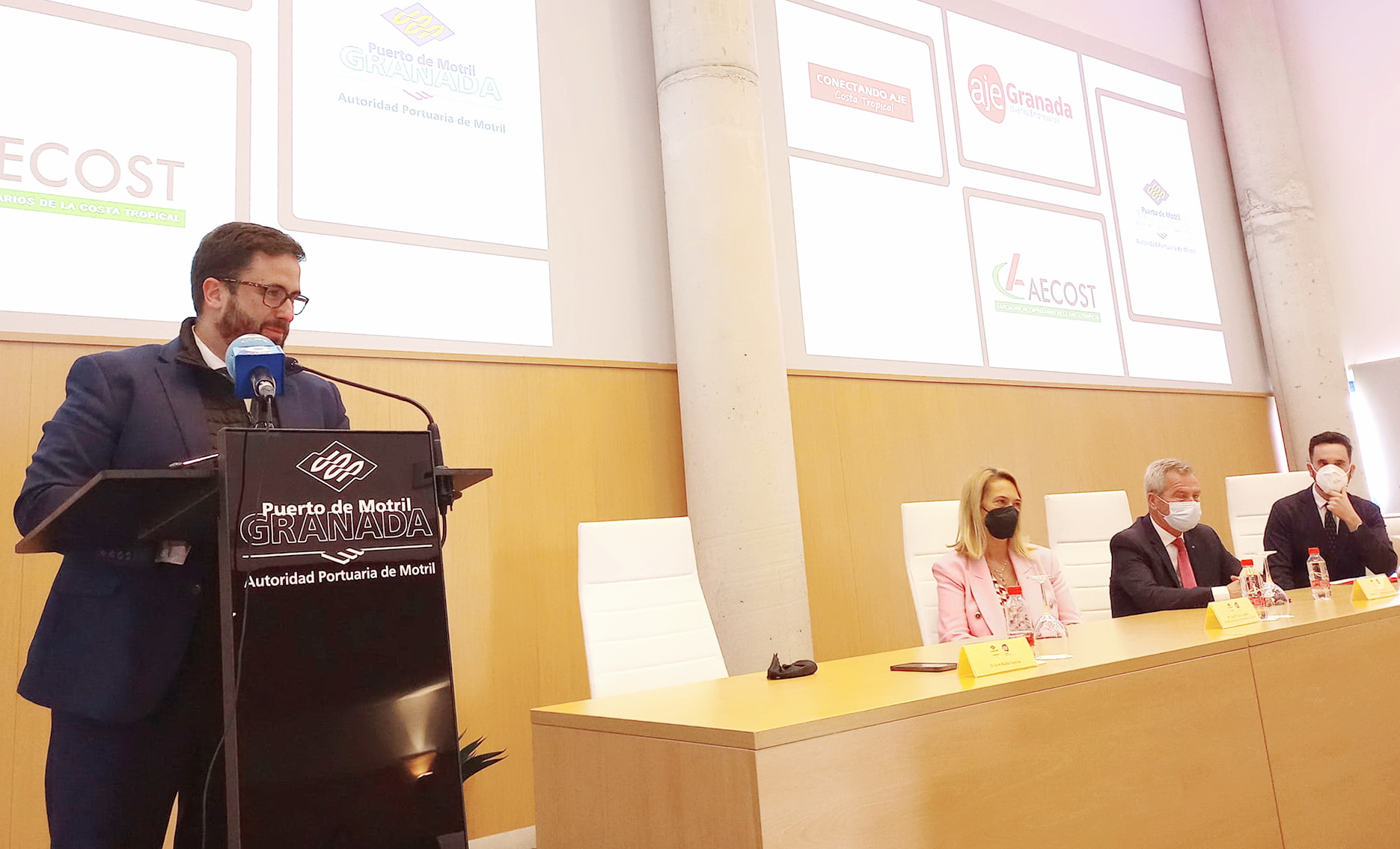 AECOST se suma a la CGE y Cámara de Granada y exige la convocatoria de la Mesa del Aeropuerto